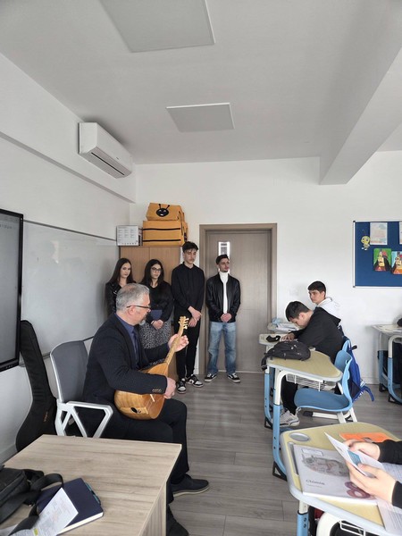 Astăzi elevii claselor a VIII a au avut plăcerea de a participa la prezentarea ofertei educaționale a Colegiului Național „Kemal Ataturk”