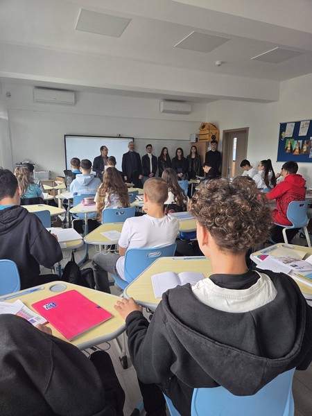 Astăzi elevii claselor a VIII a au avut plăcerea de a participa la prezentarea ofertei educaționale a Colegiului Național „Kemal Ataturk”