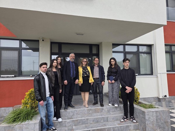 Astăzi elevii claselor a VIII a au avut plăcerea de a participa la prezentarea ofertei educaționale a Colegiului Național „Kemal Ataturk”