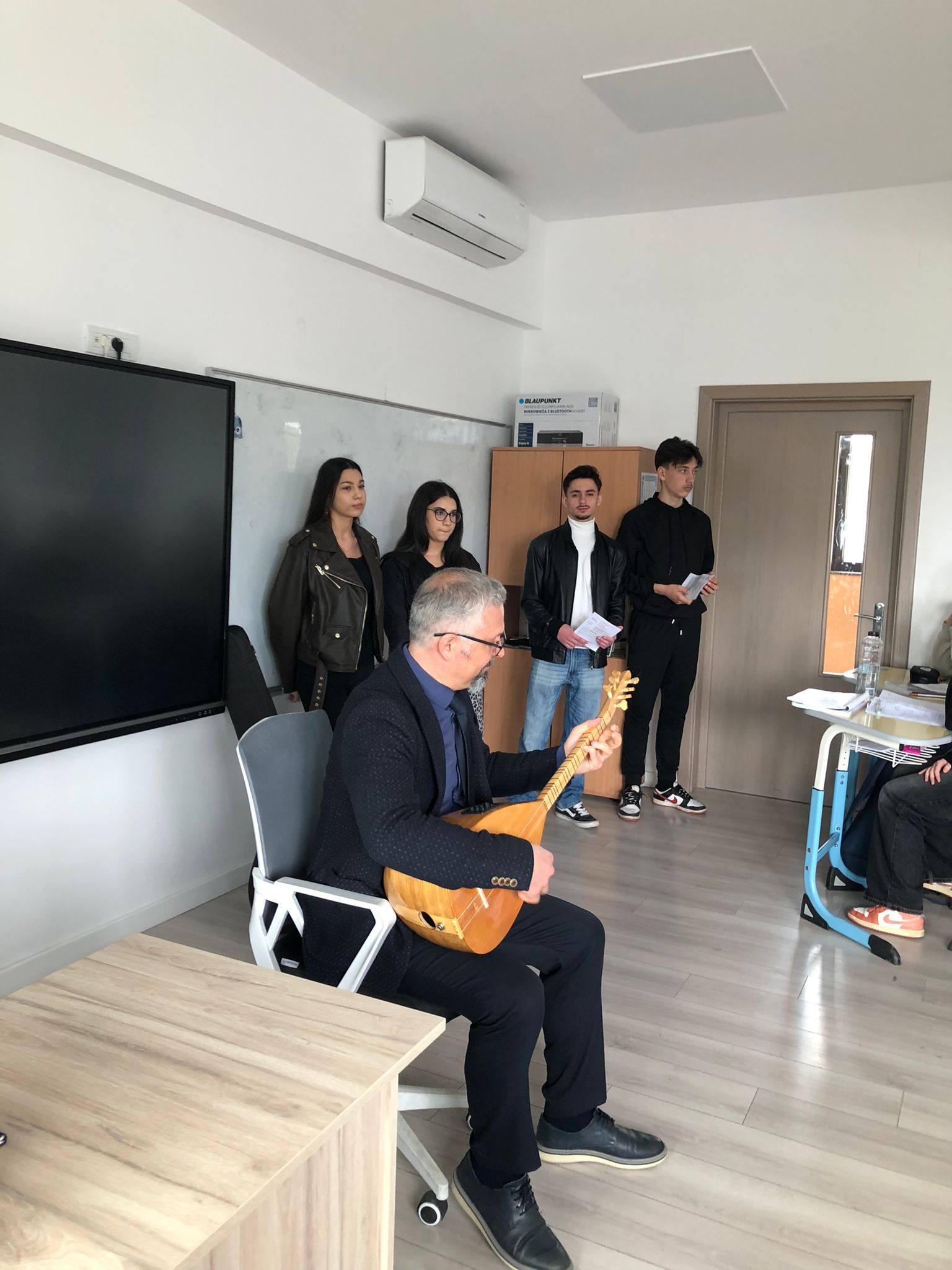 Astăzi elevii claselor a VIII a au avut plăcerea de a participa la prezentarea ofertei educaționale a Colegiului Național „Kemal Ataturk”