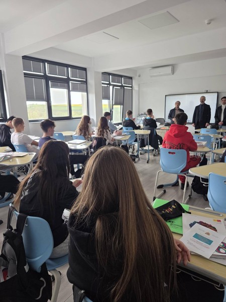 Astăzi elevii claselor a VIII a au avut plăcerea de a participa la prezentarea ofertei educaționale a Colegiului Național „Kemal Ataturk”