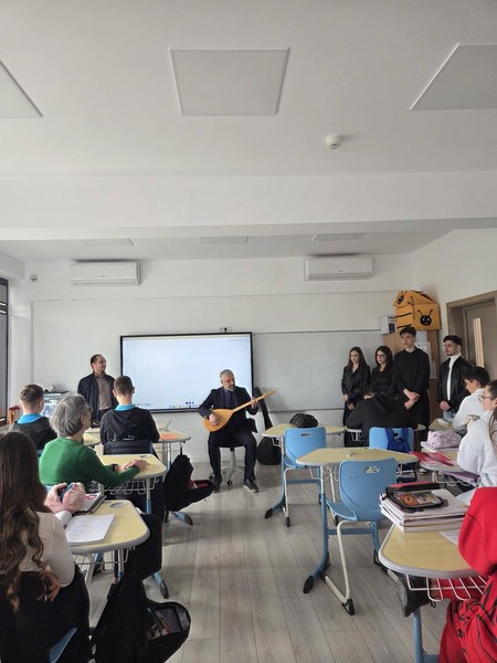 Astăzi elevii claselor a VIII a au avut plăcerea de a participa la prezentarea ofertei educaționale a Colegiului Național „Kemal Ataturk”