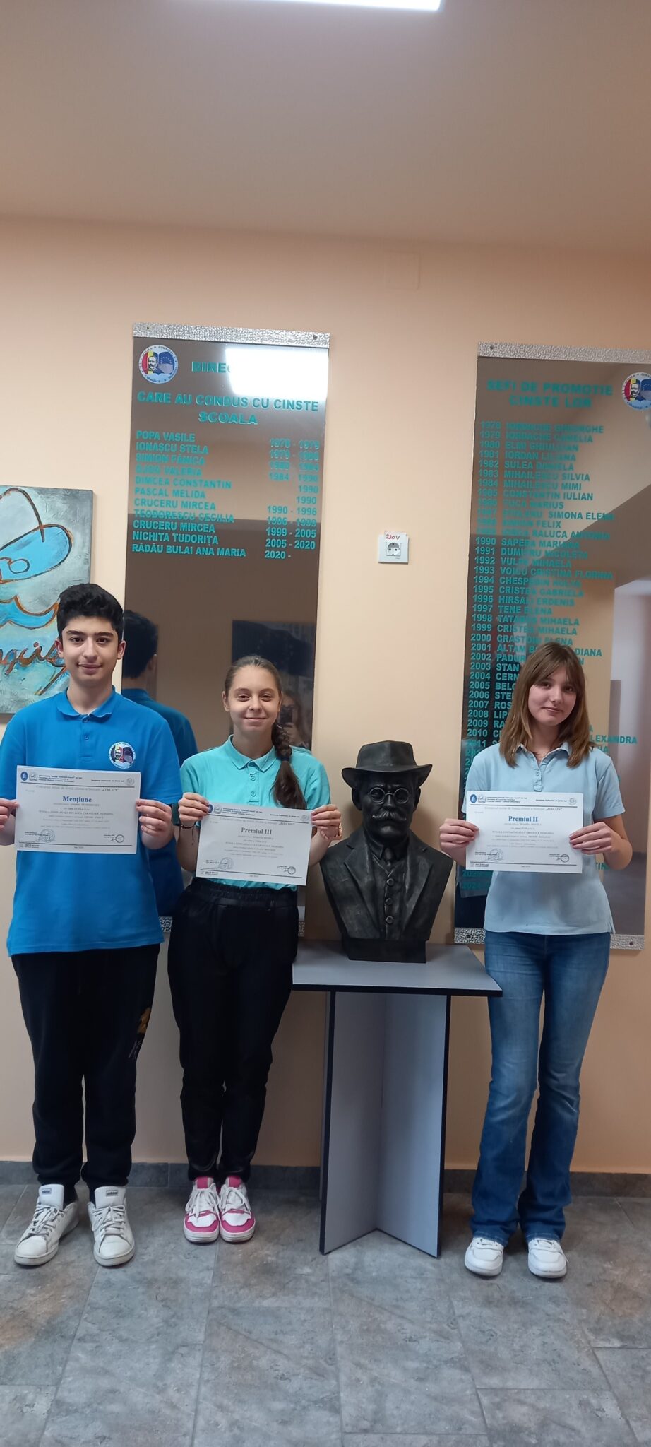 ELEVI EXEMPLU!