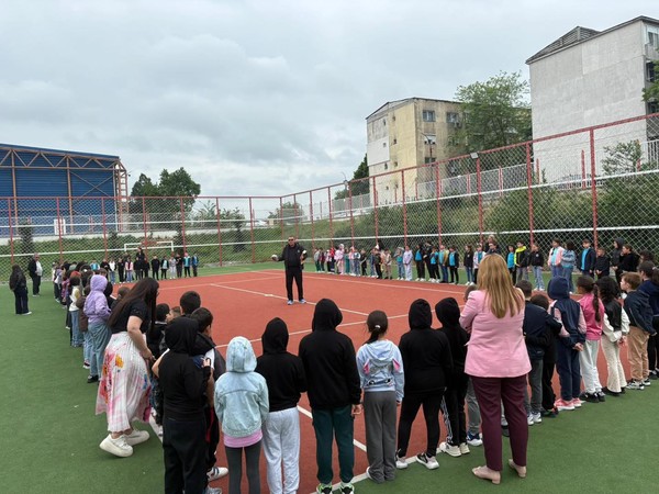 Barbu Dumitru, antrenorul de rugby din cadrul CS Medgidia a fost astăzi printre copii!